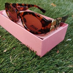 Tortoiseshell Cat-Eye Sunglasses - Brown Lenses